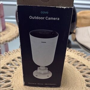 Cove Outdoor Camera in White